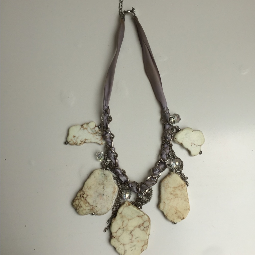 Metal chain beaded stone gray ribbon necklace